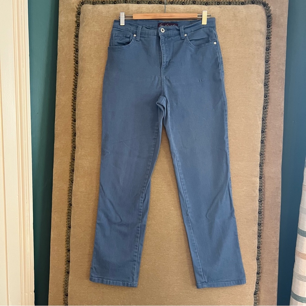 GLORIA VANDERBILT Straight Leg Amanda Jeans in Blue